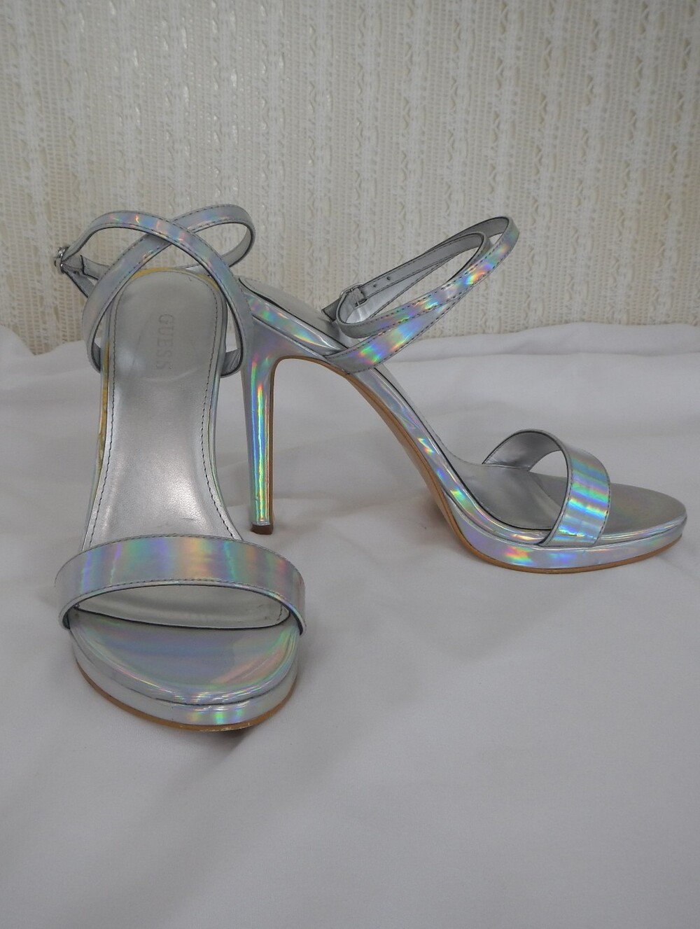 Guess Iridescent Silver Strappy Heels Tarena Size 7.5